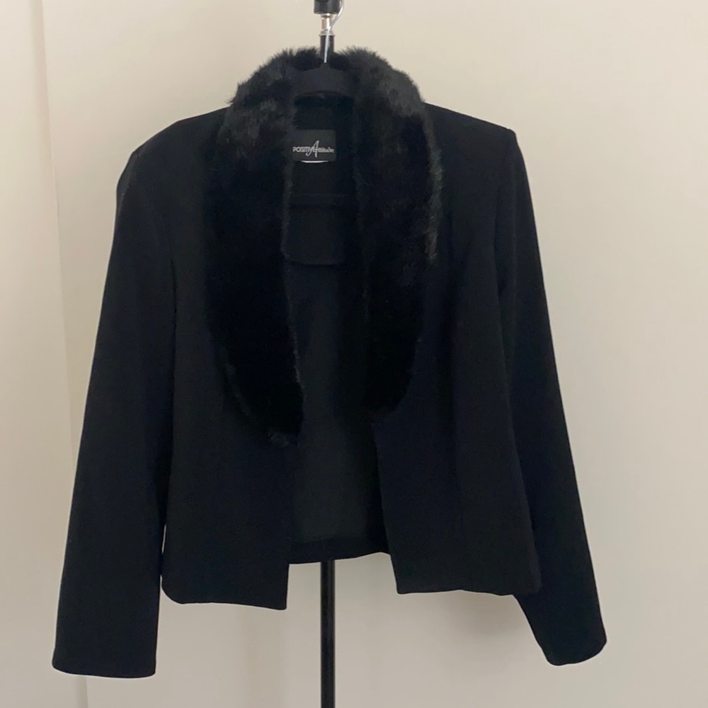 Cropped blazer with fur
